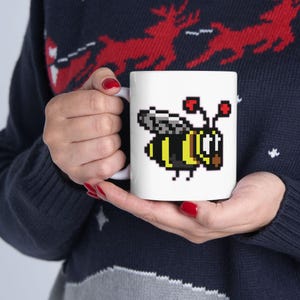 Pixel Art Bienenbecher: Bienenbecher aus Keramik