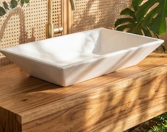 Lavabo rectangular de cerámica para baño, ideal para reformas del hogar.