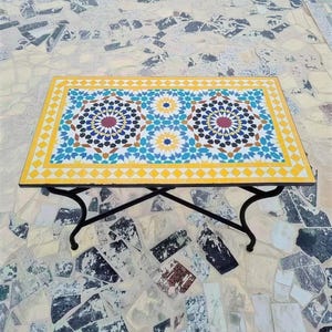 Handgemaakte Marokkaanse rechthoekige mozaïek eettafel, terrastafel met zellige tegels