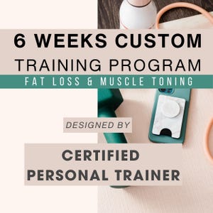 Könnte beinhalten: Werbebild für ein 6-Wochen-Training zur Fettverbrennung und Muskelstraffung. Das Bild zeigt eine grüne Kurzhantel, ein Smartphone mit Marmorgriff und Text mit der Aufschrift "Designed by Certified Personal Trainer."