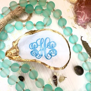 Custom Hand Painted Oyster Shell Ring Dish – Coastal Wedding Favor, Bride Gift, Personalized Trinket Dish, Beach Ring Holder, Nautical Decor