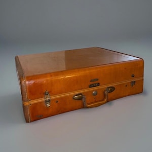 Vintage Frühe Serie (Pre-Streamlite) 1930-1940 Samsonite Garderobe Koffer 4637 Toffee w / original Kleiderbügel & Monogramm Großes Gepäck 24 ”