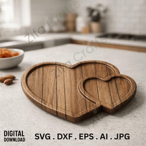 Puede incluir: Una bandeja de madera en forma de corazón con un corazón más pequeño insertado. La bandeja es de madera con un patrón de vetas visible. El texto "DESCARGA DIGITAL" y las extensiones de tipo de archivo son visibles.