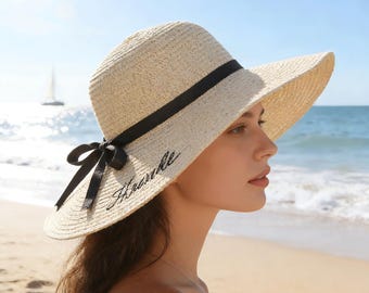 Cappello da sole floscio personalizzato con ricamo del nome, cappello di paglia a tesa larga personalizzato con fiocco, regalo per damigella d'onore in spiaggia, cappello per la luna di miele