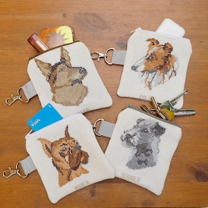 Portemonnaie Täschchen handgefertigt mit Stickbild Hund - Schminktasche - Schlüsseltasche - Kopfhörertäschchen - Upcyling - Unikat - Boho