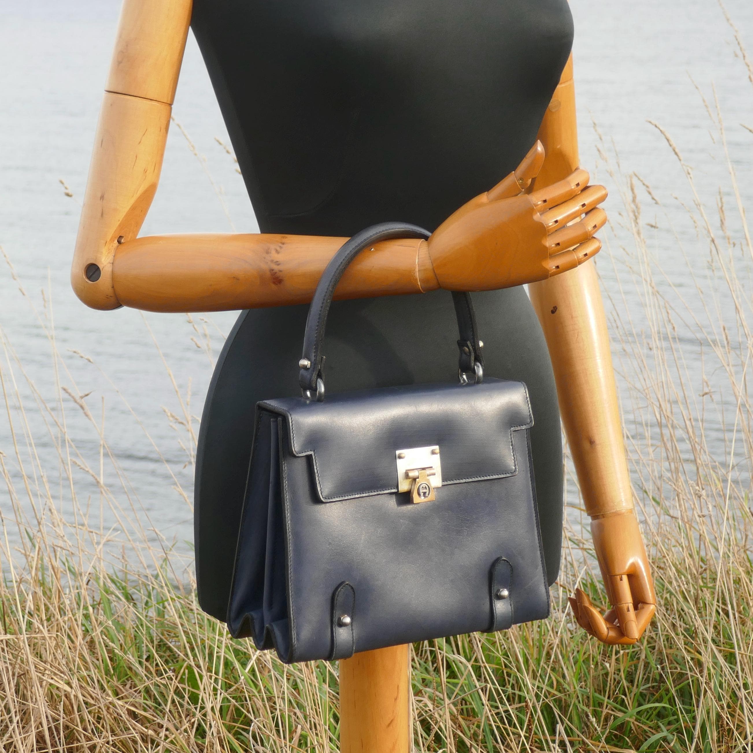 Sac bandoulière en cuir Etienne Aigner Noir en Cuir - 63221882