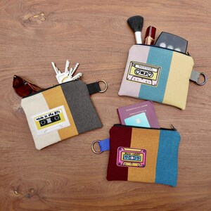 Bolsa de upcycling com patch de cassete – bolsa de cosméticos – carteira – única – feita à mão