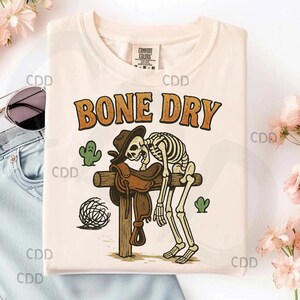 bone dry png, western skeleton png, cowboy skull png, desert humor png, halloween cowboy png, rustykalna sztuka szkieletu, wild west png, zabawny jesień
