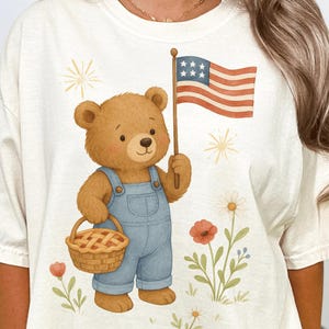Patriottische beer met Amerikaanse vlag en taartmand – schattige Fourth of July aquarel dierenillustratie, ideaal voor kinderdecoratie, picknickfeest
