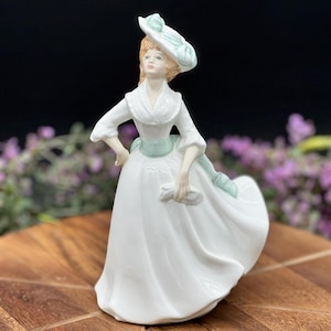 【新品　未使用】ロイヤルドルトン　マーガレット フィギュリン Margaret Doulton Margaret - Etsy