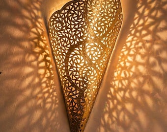 Aplique de pared marroquí de latón hecho a mano: lámpara de pared de lujo, lámpara geométrica islámica, iluminación de sombra cálida.