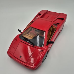 Lamborghini 1:18 1990 model by Maisto. Special edition die-cast model car