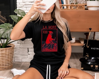 Gothic Skull T-Shirt: La Mort Unisex Streetwear Tee