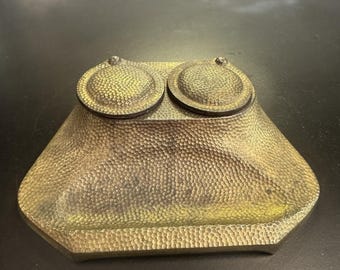 Vintage Brass Metal Footed Hammered Double Inkwell w Glass Inserts Lidded