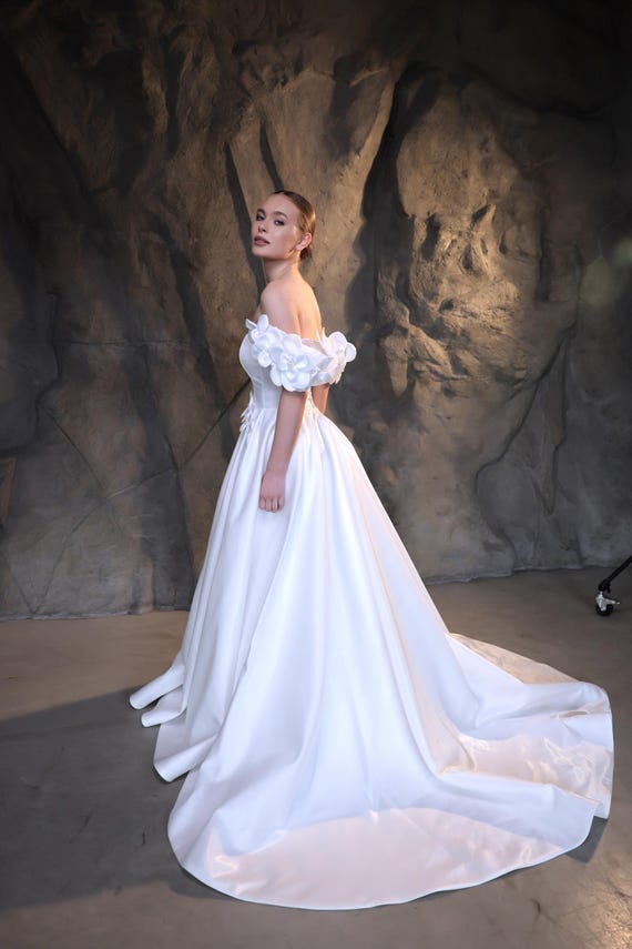 Wedding Dress Glitter Satin Corset Long Train Sparkling Bridal Gown Wedding Dress Glitter Satin Corset Long Train Sparkling Bridal Gown