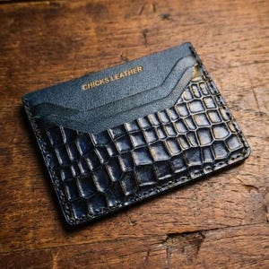 Blue Crocodile Embossed Leather Card Holder - Slim Minimalist Wallet 画像 1