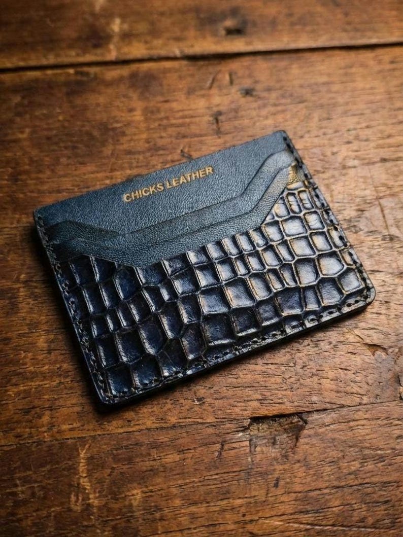 Blue Crocodile Embossed Leather Card Holder - Slim Minimalist Wallet 画像 1