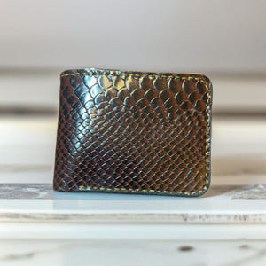 Portefeuille pour homme Portefeuille pour homme fait main en cuir gaufré façon crocodile marron | qualité supérieure| cadeau personnalisé luxe