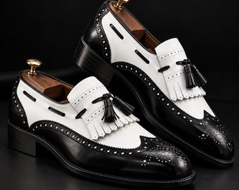 Mocasines de cuero blanco y negro con borlas, zapatos brogue hechos a mano con puntera de ala.