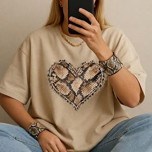 T-shirt met slangenleer hart, neutraal boho-T-shirt