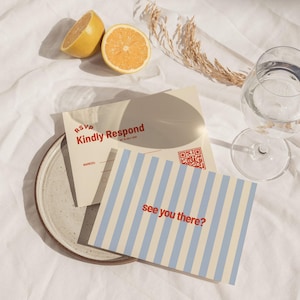 Puede incluir: Un juego de tres tazas de cerámica con un acabado mate moteado. Las tazas son en tonos crema, gris claro y gris oscuro. Cada taza tiene un diseño simple y minimalista, ideal para café o té.