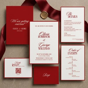 Op de afbeelding: Een verzameling rode en witte trouwbriefpapier, waaronder uitnodigingen, RSVP-kaarten en detailkaarten. De uitnodigingen tonen elegante letters met de namen Olivia en George en de datum 19.09.2026. Een waszegel en lint dienen als decoratie.