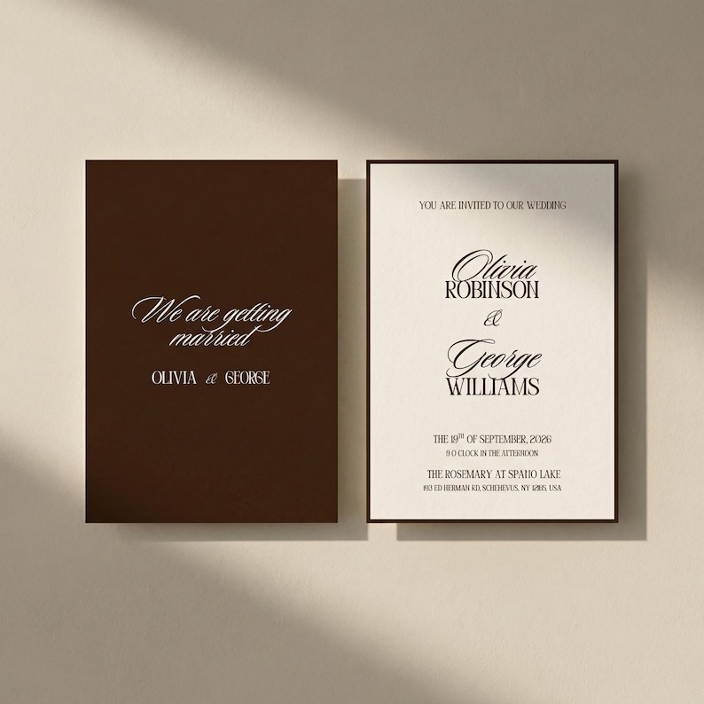 Op de afbeelding: Twee trouwuitnodigingen. E&eacute;n is donkerbruin met de tekst "We are getting married" en de namen Olivia & George in een sierlijk lettertype. De andere is gebroken wit met de namen Olivia Robinson & George Williams.