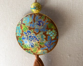 Vintage Chinese Cloisonne Pendant Necklace Floral Decoration and Knotted Tassle