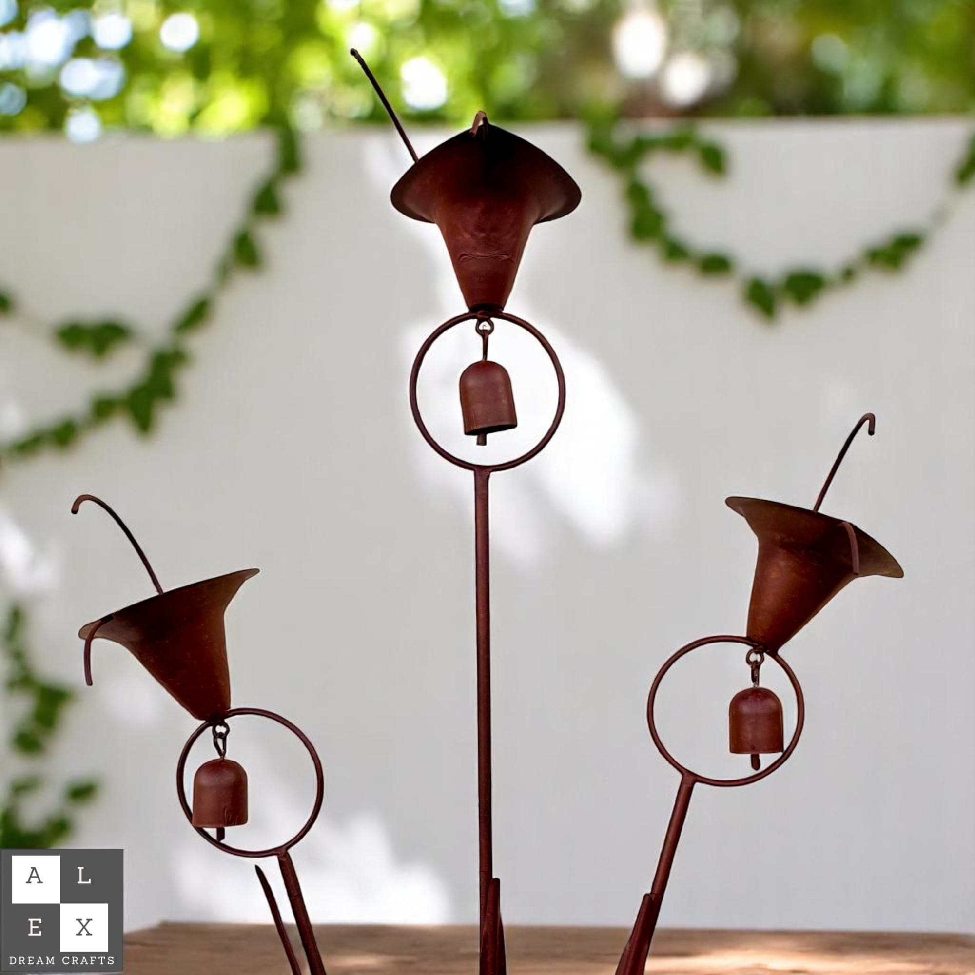 Metal Calla Lily Garden Stake with Bell, Bronze Outdoor Flower Yard Art, Rustic Iron Floral Decor Lawn, Patio, Pathway, Unique Garden Gift