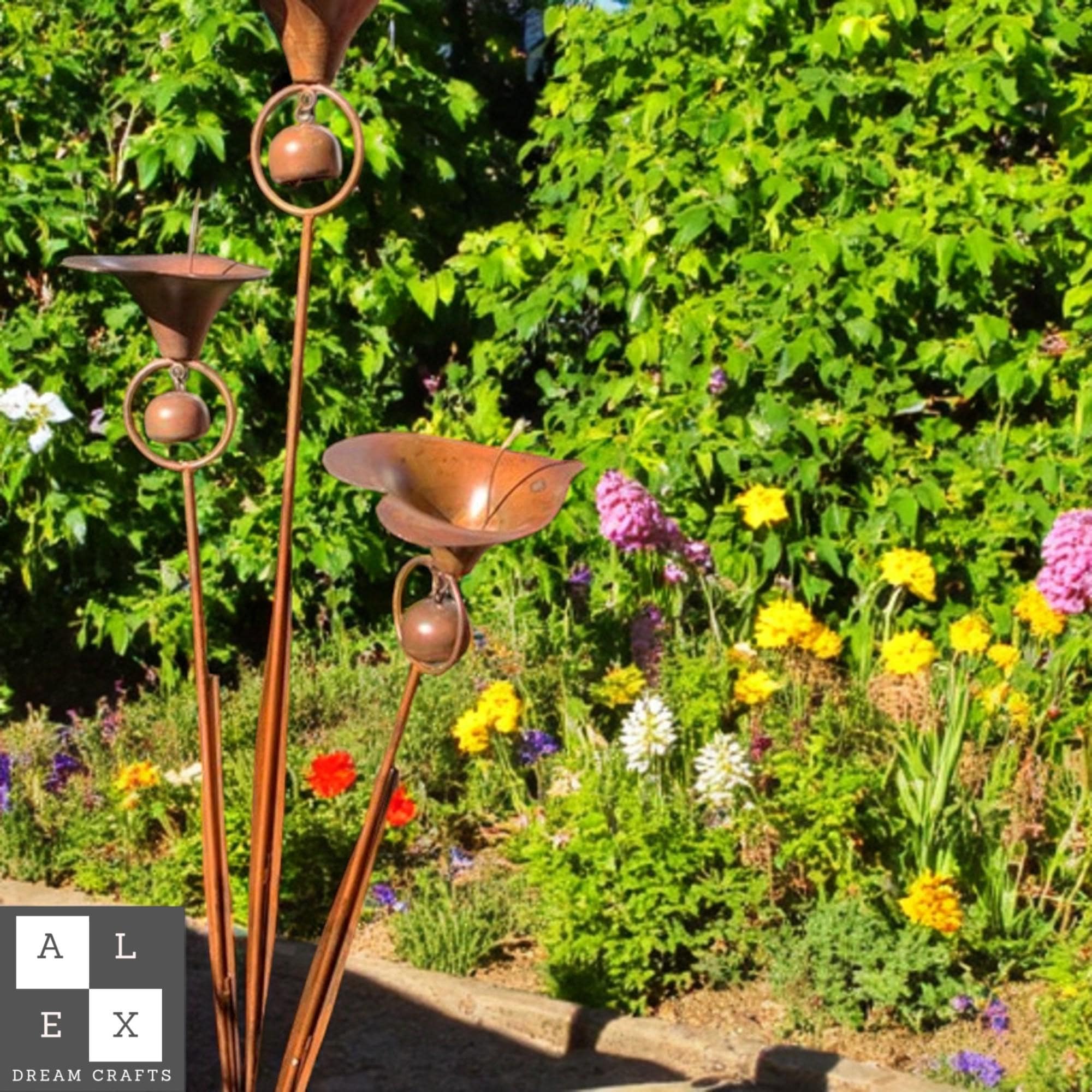 Metal Calla Lily Garden Stake with Bell, Bronze Outdoor Flower Yard Art, Rustic Iron Floral Decor Lawn, Patio, Pathway, Unique Garden Gift