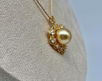 Colgante de perla dorada de los mares del Sur de 13 mm: plata de ley chapada en oro de 18 quilates con circonitas cúbicas