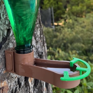 Vogel- und Eichhörnchentränke – Automatischer Flaschenwasserspender – Werkzeuglose Baummontage – 3D-Naturgeschenk – Garten-Wildtierstation