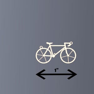 K&ouml;nnte beinhalten: Wei&szlig;e Fahrradsilhouette mit einem 2,5 cm Messanzeiger. Das Fahrrad hat ein klassisches Rennrad-Design mit Rennlenker und Sattel. Die R&auml;der haben mehrere Speichen. Der Hintergrund ist einfarbig grau.