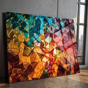 Könnte beinhalten: Abstrakter Kunstdruck auf Leinwand mit einem Mosaik geometrischer Formen in verschiedenen Farben. Das Kunstwerk wechselt von warmen Orange- und Gelbtönen zu kühlen Blau- und Grüntönen mit einem Hauch von Rosa und Lila.