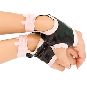 Hoola Latex Mitts