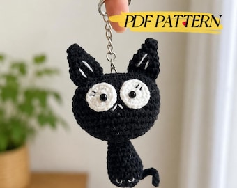Schema per realizzare un gatto nero amigurumi all'uncinetto, tutorial PDF per principianti per peluche di Halloween, gattino amigurumi, portachiavi a forma di gatto all'uncinetto