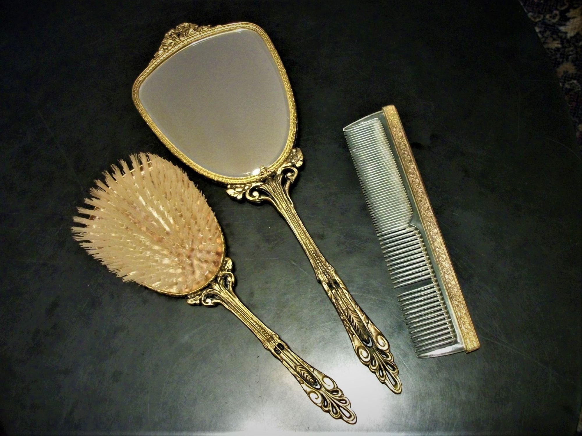 1920s Antique 3pc Vanity Set Brassy Gold Shell Style  display picture 3