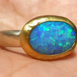 Große Gold Blau Opal Ring-24k solid Gold Opal Ring-14k Gold Band-Statement Ring-Blau Ring-Opal Verlobungsring-Gold Opal Ring-Made to Order.