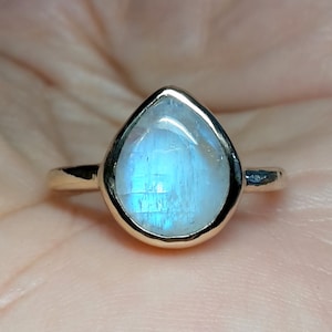 Rainbow Moonstone 14k Solid Gold Ring-Teardrop Shape Ring-Moonstone Gold Ring-Solitaire Ring-Statement Ring-Handmade Gold Moonstone Ring.