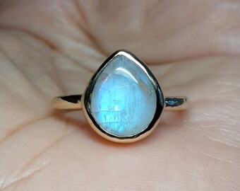 Rainbow Moonstone 14k Solid Gold Ring-Teardrop Shape Ring-Moonstone Gold Ring-Solitaire Ring-Statement Ring-Handmade Gold Moonstone Ring.