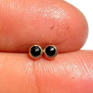 Schwarze Onyx 14k SOLID Rose / Gelbgold Ohrstecker / kleine Rose Cut Onyx Post Ohrringe / 3 mm / Rose Gold Schwarze Ohrringe / Onyx Ohrstecker / Onyx - auf Bestellung