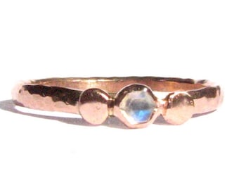 Anillo de piedra lunar y oro rosa macizo - Anillo apilable - Anillo con corte rosa - Anillo con gema - Anillo de compromiso de piedra lunar - Piedra lunar arcoíris - ¡Listo para enviar!