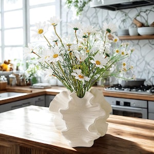 Elegant White Ceramic Shell Vase – Sculptural Coral Design for Modern Coastal Home Decor | 17cm Height | Unique Gift Idea