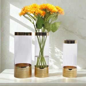 Jarrón alto de vidrio con base dorada: decoración minimalista moderna para el hogar