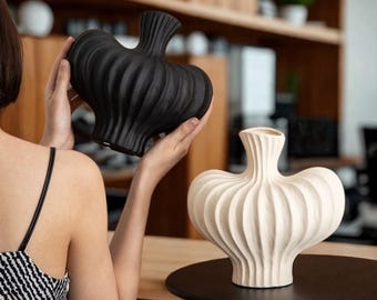 Ripple Design Vase: Modern Sculptural Centerpiece, Black or White