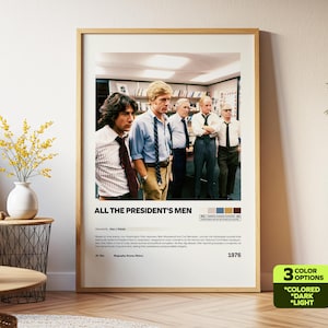 Könnte beinhalten: Gerahmtes Filmplakat für "Die Unbestechlichen" mit einer Gruppe von Männern in Hemden und Krawatten. Das Poster hat einen Holzrahmen und enthält den Filmtitel und eine Farbpalette. Das Poster wird in Innenräumen ausgestellt.