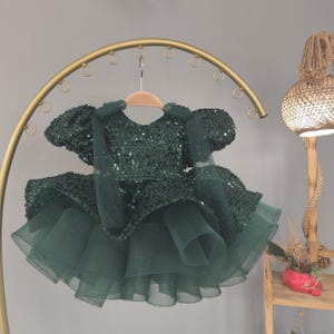 Green Sequin Baby Girl Dress with Puff Sleeves and Double Bow – Layered Tulle Party Dress for Birthday or Special Occasion