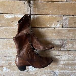 Antique Victorian Edwardian Woman Lace-up Boots. Beautiful Brown Leather
