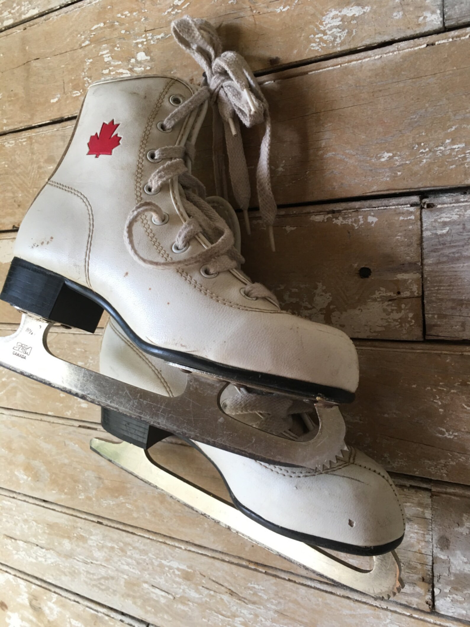 Vintage Canadian Flyers ice skates With Red Maple Leaf SZ 8 Etsy