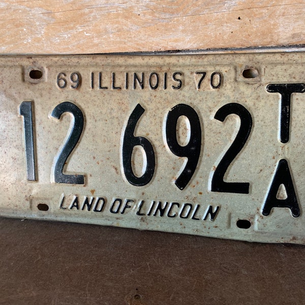 1969 Illinois license plate White nice condition